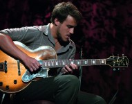 Gilad Hekselman Trio in concerto